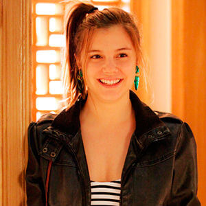 Novela “Boogie Oogie”: Gilda procura por Daniele no quarto de Rodrigo