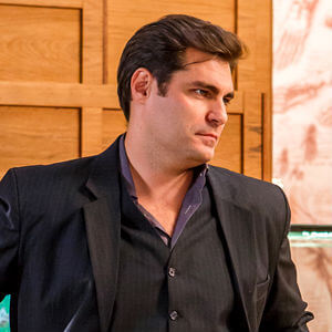 Novela “Alto Astral”: Marcos quer provar a maluquice de Caíque