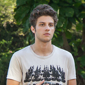 Novela “Babilônia”: Laís avisa que a família quer conhecer Rafael