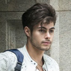 Novela “Rock Story”: Lázaro é empresário de Gui e Léo